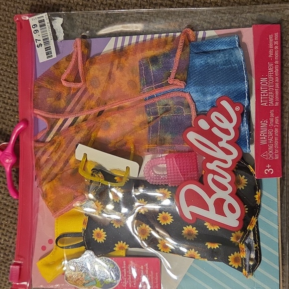 Barbie  Fashion Packs with Accessories - Picture 2 of 7